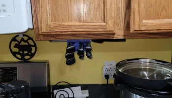 Блок ножей под шкафом 6