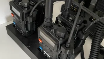 Настольная подставка UV-5R с несколькими держателями 1