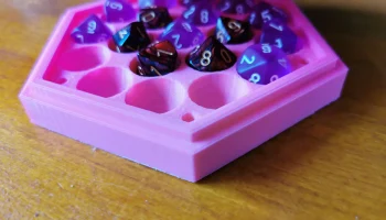 Шестиугольная коробка для игральных костей "Вампир Маскар...