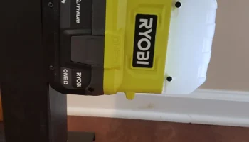 Магнитный адаптер для аккумулятора Ryobi...... 4