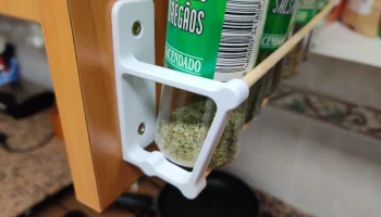 Минималистичная полочка для специй.