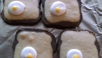 Резак для печенья с яичными тостами