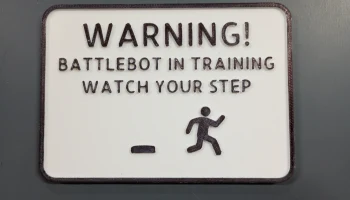 Предупреждающий знак Battlebot в обучении для роботов-пы...