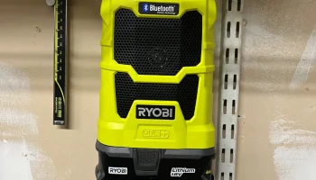 Настенное крепление для радио Ryobi