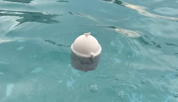 Chlorine tablet pool bobber 1