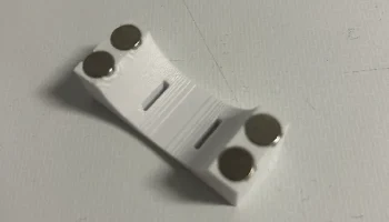 Держатель кабеля с магнитами и кабельными стяжками на лип...