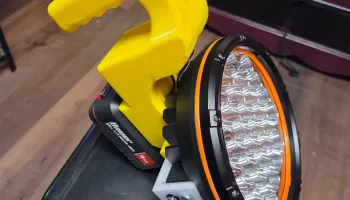 Батарейный фонарь Bauer Powered Flashlight XL