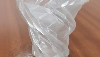 Низкополигональная ваза/держатель для карандашей...