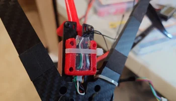 Radiomaster XR4 20 мм x 20 мм + крепление на молнии