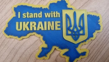 Я стою с магнитом на холодильник Украина.......