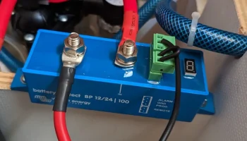 Крышка аккумулятора Victron Protect BP-100 2