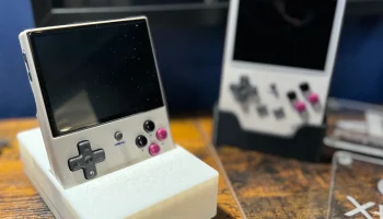 Комбинированный корпус RG35XX Plus/подставка для дисплея 1