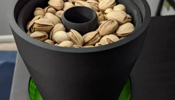 Миска из скорлупы фисташек с крышкой