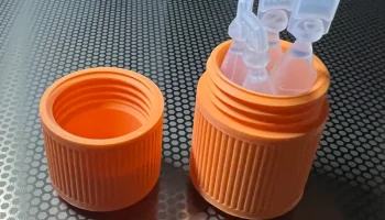 Дорожный контейнер для флаконов с глазными каплями... Дорожный контейнер для флаконов с глазными каплями...