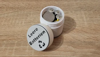 Dose f&uuml;r leere Batterien - Контейнер для пустых батареек...