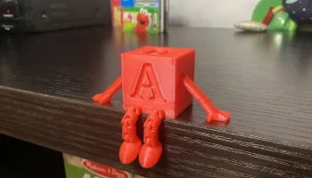 Block Buddy - шарнирно-сочлененная настольная игрушка
