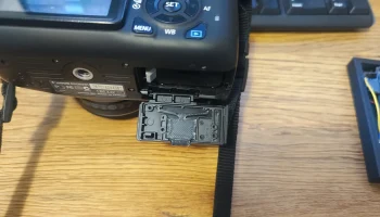 Выступ/пружина крышки аккумуляторного отсека Canon EOS R... 2