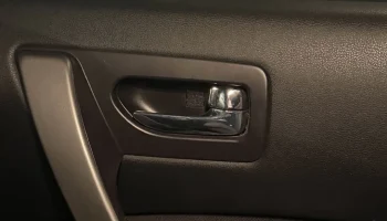 Крышка внутренней дверной ручки Nissan Rogue 2009 года в... 1
