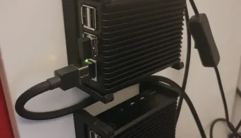 Настенное крепление Raspberry Pi 4 / винтовой и магнитный...