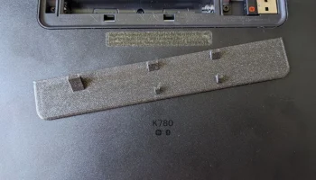 Универсальная клавиатура Logitech K780 - крышка аккумуля... 1