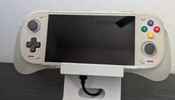Retroid Pocket 6 - Подставка