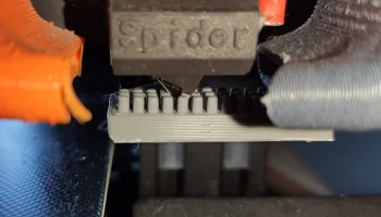 Крепление насадки стеклоочистителя Ender 3 Spider...... 1