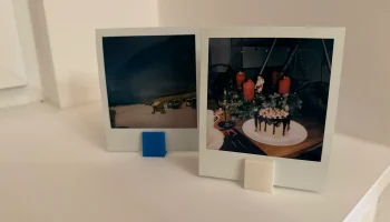 Подставка для фотографий Polaroid в режиме вазы......