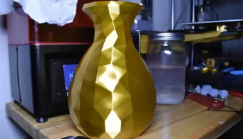 Низкополигональная ваза 1