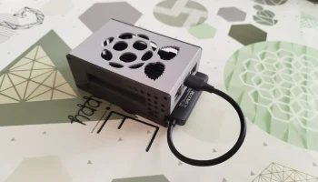 Небольшой корпус Raspberry Pi 4 с креплением для 2,5-дюй... Небольшой корпус Raspberry Pi 4 с креплением для 2,5-дюй...