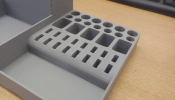 Настольный органайзер с аккумулятором и разъемами USB 3