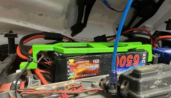 Двойной держатель батареи Traxxas Slash 1