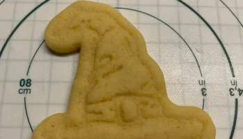 Формочка для печенья в виде шляпы ведьмы 3