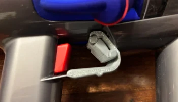 Замок триггера Dyson V15 без винта 1