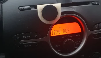 Магнитное крепление для компакт-диска в автомобильном тел... Магнитное крепление для компакт-диска в автомобильном тел...