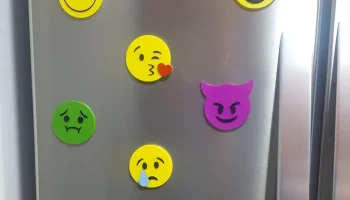 Адорно никогда не кон иман - Emojis