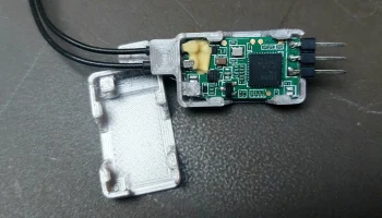 Держатель FrSky XM+ с защитой от натяжения антенны...