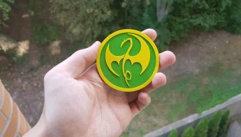 Магнит с логотипом Iron Fist 1