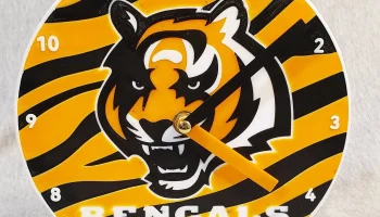 Циферблат часов Cincinnati Bengals с корпусом механизма ...