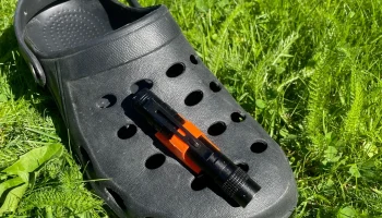 Фонарный кронштейн для кроссовок Crocs