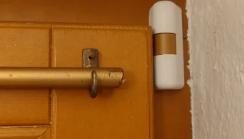 Замена накладки оконной петли Internorm/Roto