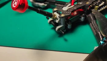 Антенный кронштейн приемника GEPRC Mark4....