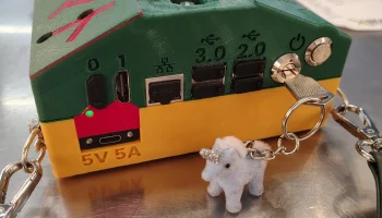 Чехол Cyberdeck для Raspberry Pi 5 на корпусе 1