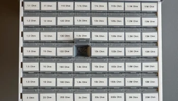 Регистр SMD с 8 x 8 контейнерами SMD на регистр