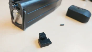 Защелка крышки магазина Cybergun 1911 1