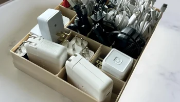 Органайзер для зарядного кабеля и блока питания Caddy Box