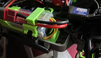 MJX HyperGo 16208 Аккумуляторный кронштейн