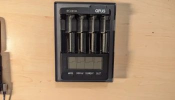 Зарядное устройство Opus BT-C3100, контейнер Gridfinity...