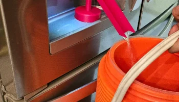 Водяная горка в холодильнике для наполнения больших емкос... Водяная горка в холодильнике для наполнения больших емкос...