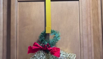 JHook-Over-Kitchen-Cabin-Door-to-Hook-Christmas-Decors