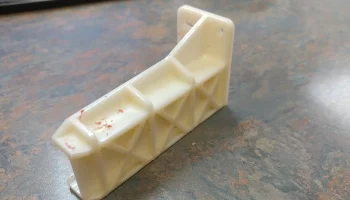 Боковой кронштейн для ящика 1